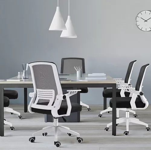 Silla de escritorio Crusec ergonómica con tapizado de mesh negra